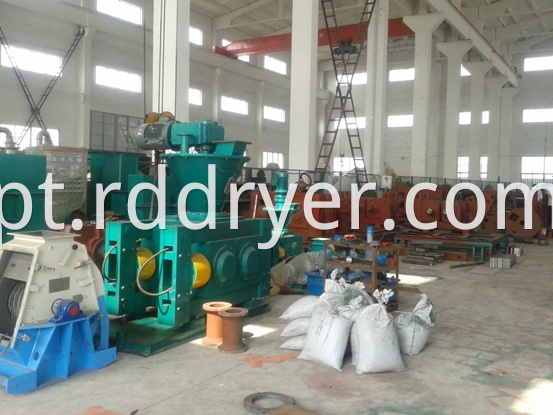 Dry Process Double Roller Compact Pellet Making Plant